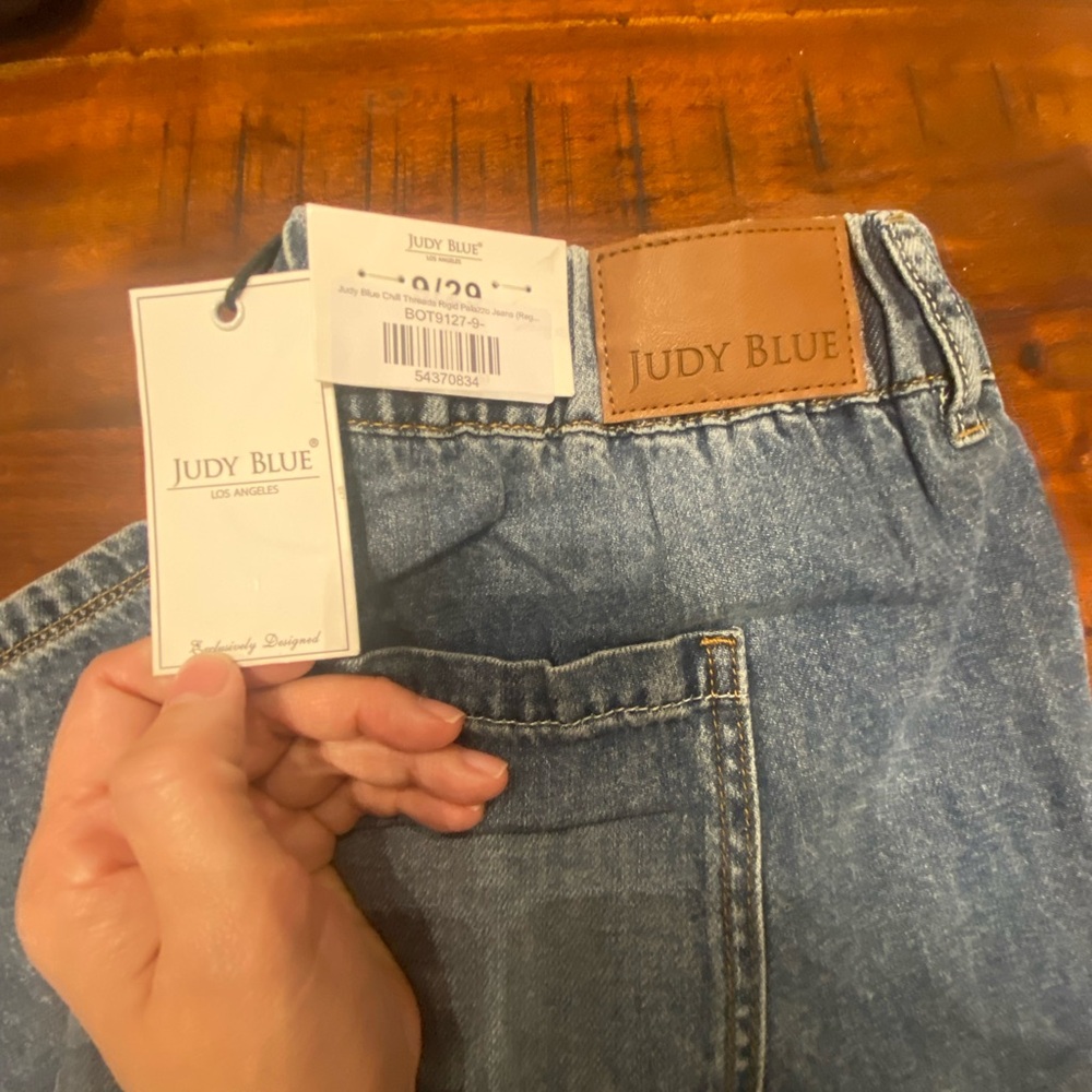 Brand new with tags! Judy Blue Relaxed Fit stretchy waist, wide leg Denim Jeans - Picture 4 of 5